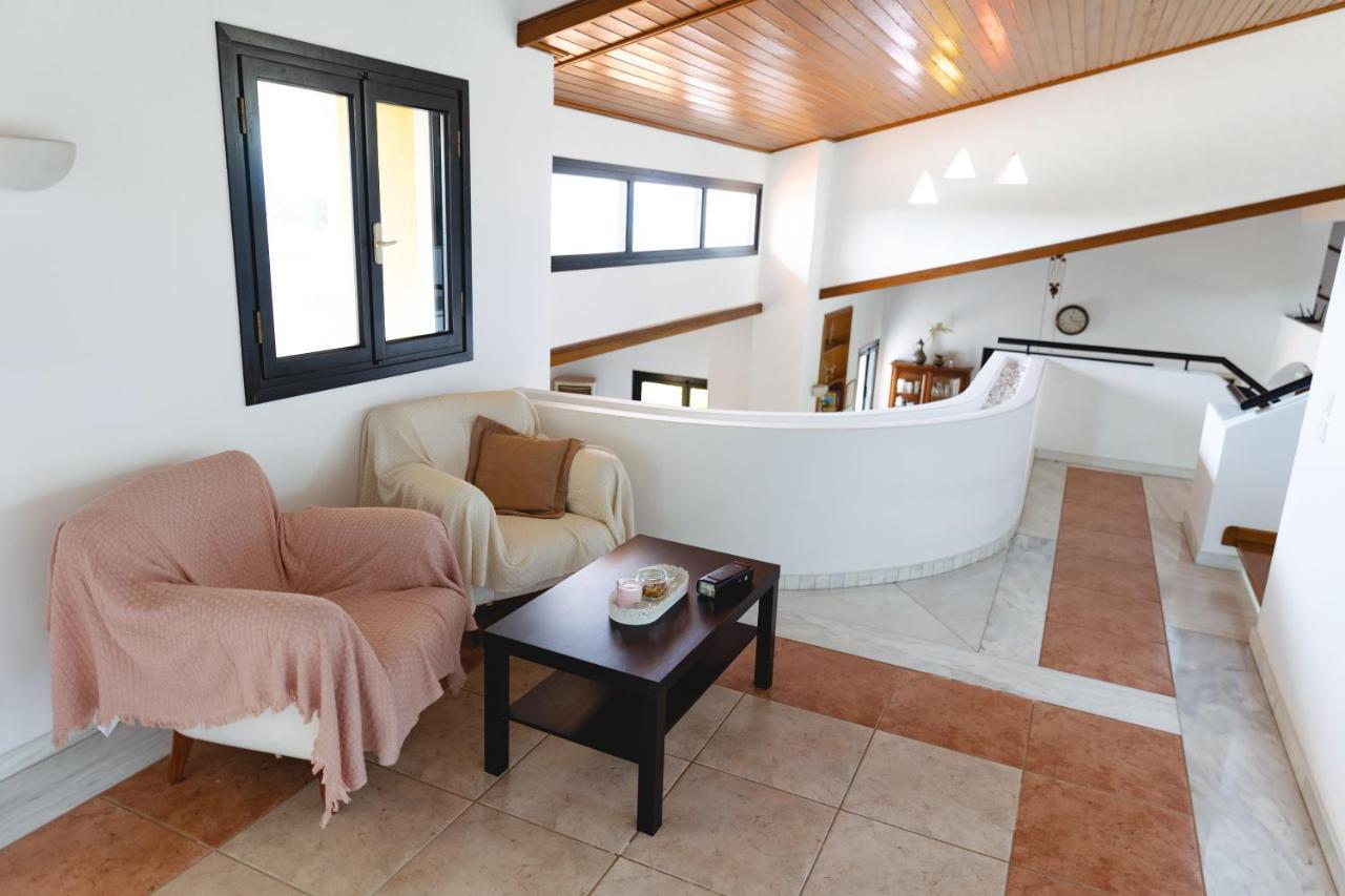 Kouvelia Country Home Luxury Villa Rental Nerotrivia Bagian luar foto
