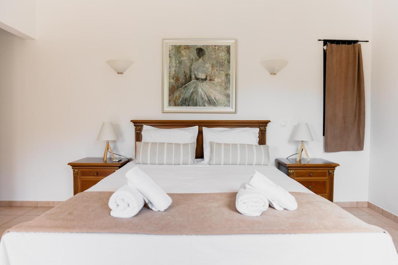 Kouvelia Country Home Luxury Villa Rental Nerotrivia Bagian luar foto