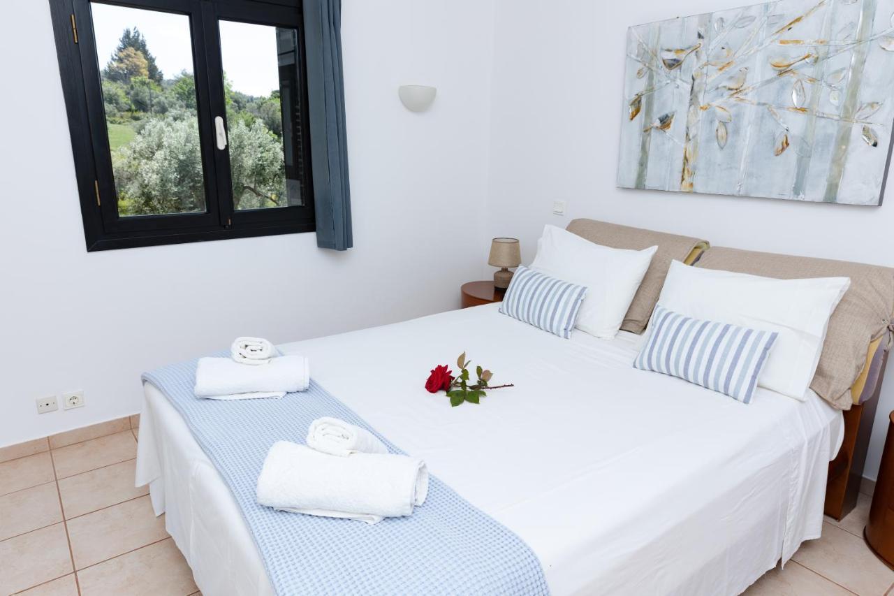 Kouvelia Country Home Luxury Villa Rental Nerotrivia Bagian luar foto