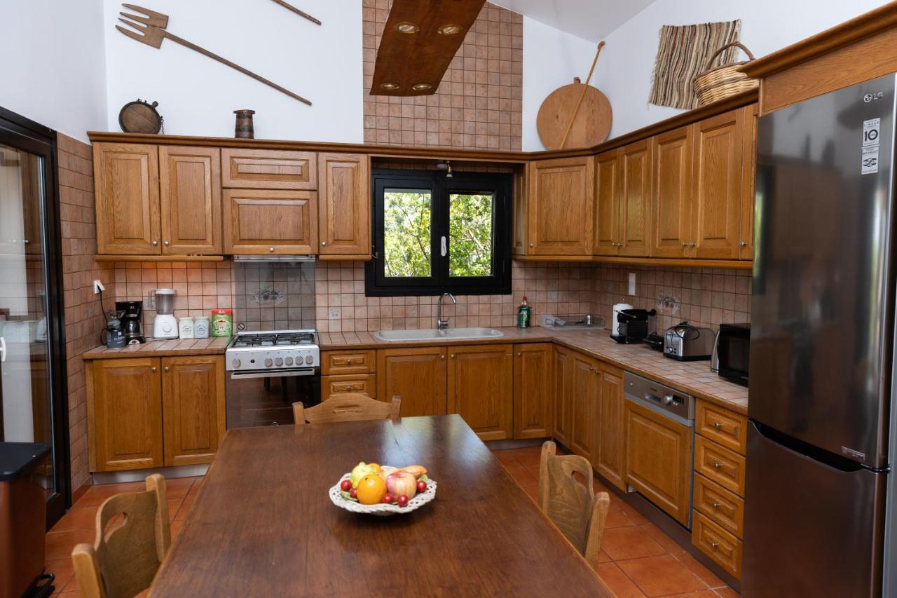 Kouvelia Country Home Luxury Villa Rental Nerotrivia Bagian luar foto