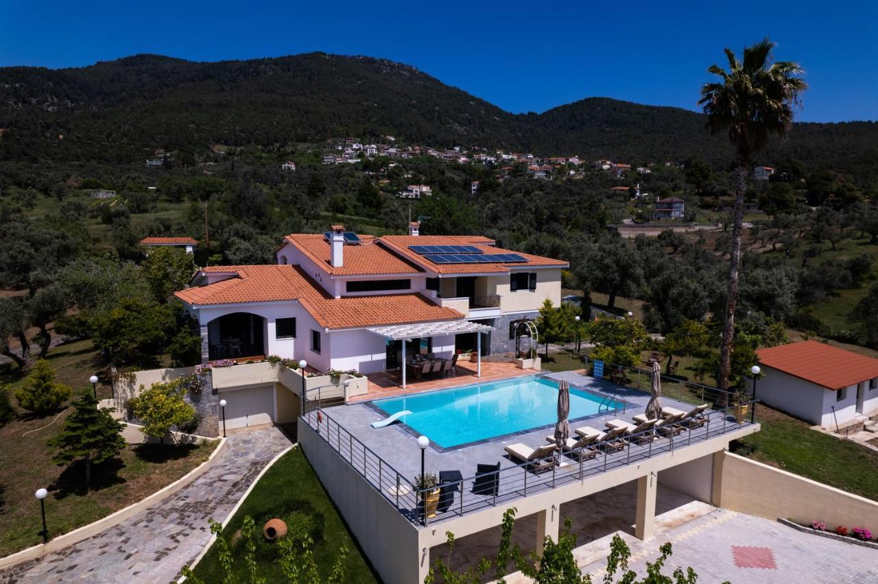 Kouvelia Country Home Luxury Villa Rental Nerotrivia Bagian luar foto