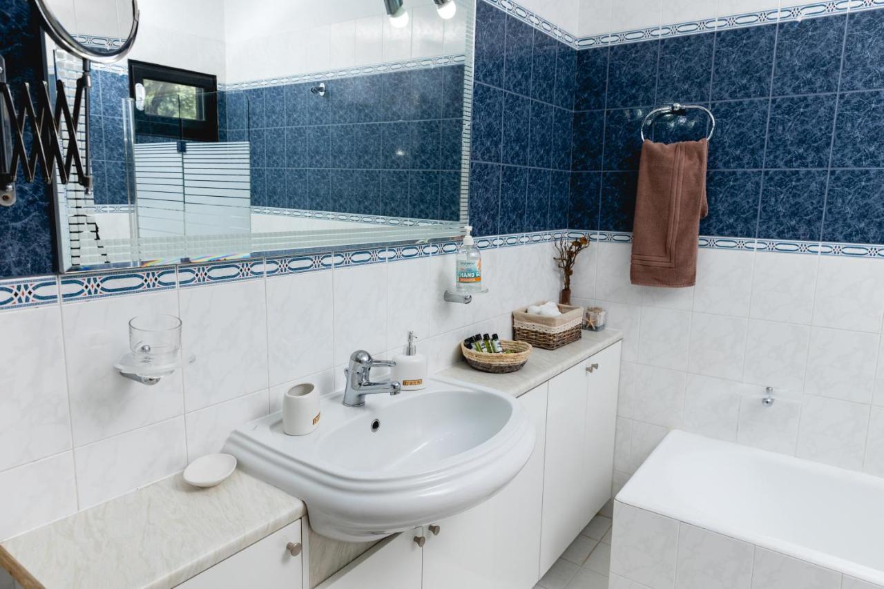Kouvelia Country Home Luxury Villa Rental Nerotrivia Bagian luar foto