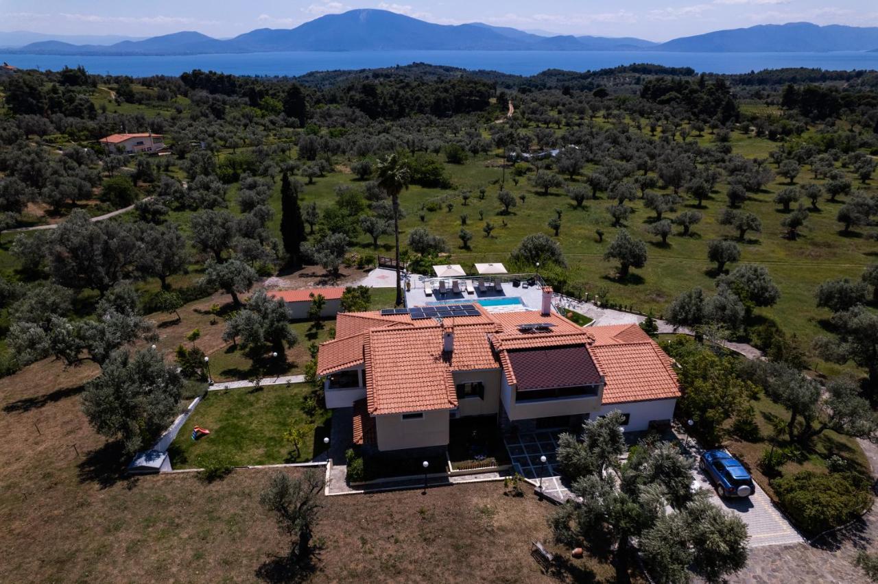 Kouvelia Country Home Luxury Villa Rental Nerotrivia Bagian luar foto